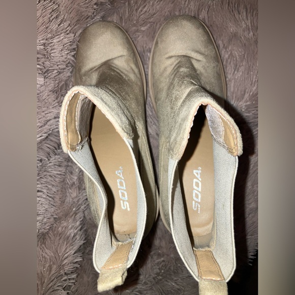 Soda Women's Faux Suede Chelsea Platform Block Heel Ankle Bootie - Picture 3 of 7